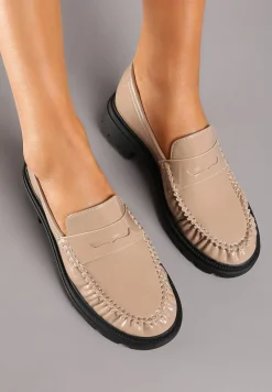 Ciemnobeżowe Mokasyny na Grubej Podeszwie z Minimalistycznym Zdobieniem Berivana