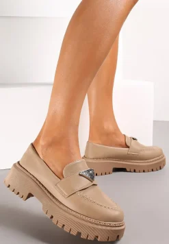 Ciemnobeżowe Mokasyny na Grubej Podeszwie z Metalową Ozdobą w Cyrkonie Venifa