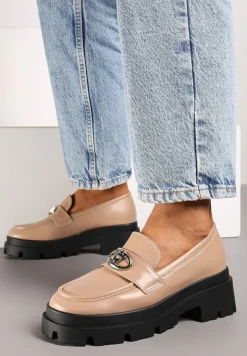 Ciemnobeżowe Mokasyny na Platformie Ozdobione Klamrą Kikilla