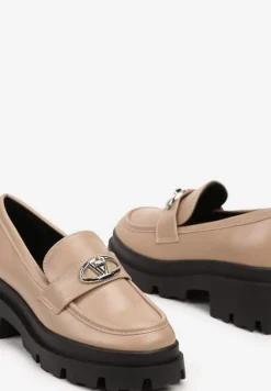Ciemnobeżowe Mokasyny na Platformie Ozdobione Klamrą Kikilla