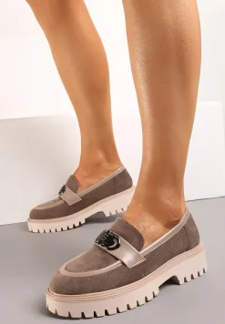 Ciemnobeżowe Mokasyny na Platformie z Ekozamszu Ozdobione Aplikacją z Metalu Trissia