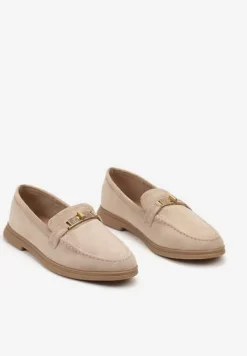 Ciemnobeżowe Mokasyny na Płaskiej Podeszwie Wykończone Przeszyciami i Metaliczną Aplikacją Morava