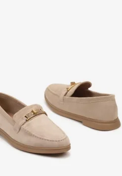 Ciemnobeżowe Mokasyny na Płaskiej Podeszwie Wykończone Przeszyciami i Metaliczną Aplikacją Morava