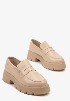 Ciemnobeżowe Mokasyny na Tłoczonej Platformie Resilira