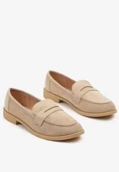 Ciemnobeżowe Mokasyny o Klasycznym Fasonie z Ozdobnym Wycięciem Karisen