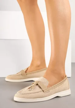 Ciemnobeżowe Mokasyny Ozdobione Metalicznymi Aplikacjami i Geometrycznym Wzorem Raviloria