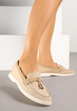 Ciemnobeżowe Mokasyny Ozdobione Metalicznymi Aplikacjami i Geometrycznym Wzorem Raviloria