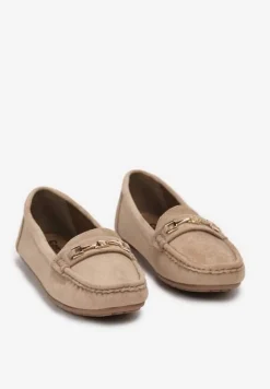 Ciemnobeżowe Mokasyny z Cholewką przed Kostkę z Przeszyciami i Ozdobnym Paskiem Alydora