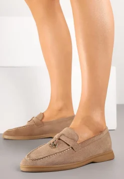 Ciemnobeżowe Mokasyny z Ekozamszu z Ozdobną Zawieszką Fevionea