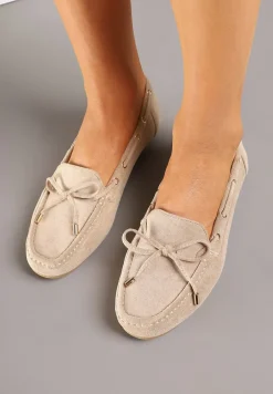 Ciemnobeżowe Mokasyny z Ekozamszu Zdobione Wiązaniem z Kokardą Sonilora