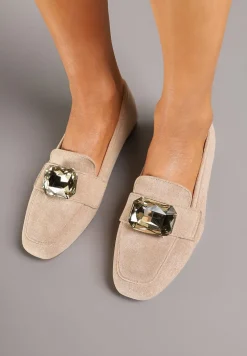 Ciemnobeżowe Mokasyny z Ekozamszu Zdobione Aplikacją z Dużą Cyrkonią Zidanira