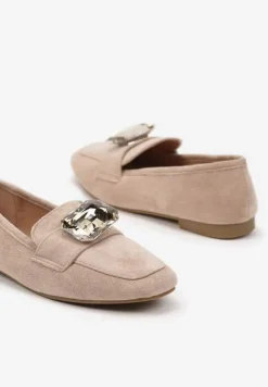 Ciemnobeżowe Mokasyny z Ekozamszu Zdobione Aplikacją z Dużą Cyrkonią Zidanira