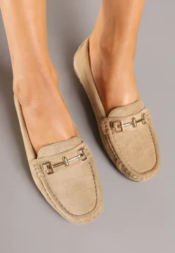 Ciemnobeżowe Mokasyny z Imitacji Zamszu z Ozdobną Metaliczną Aplikacją Sovtewi