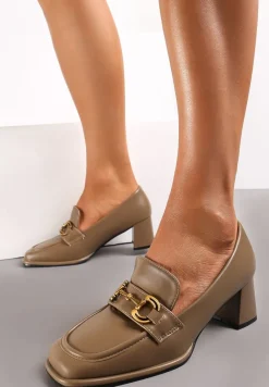 Ciemnobeżowe Mokasyny z Klamerką na Słupku Vaila
