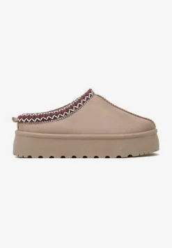 Ciemnobeżowe Śniegowce na Platformie z Niską Cholewką Ozdobione Haftem Metaria