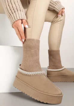 Ciemnobeżowe Śniegowce na Platformie z Ozdobną Dopasowaną Cholewką i Haftowanymi Obszyciami Tinnacilia