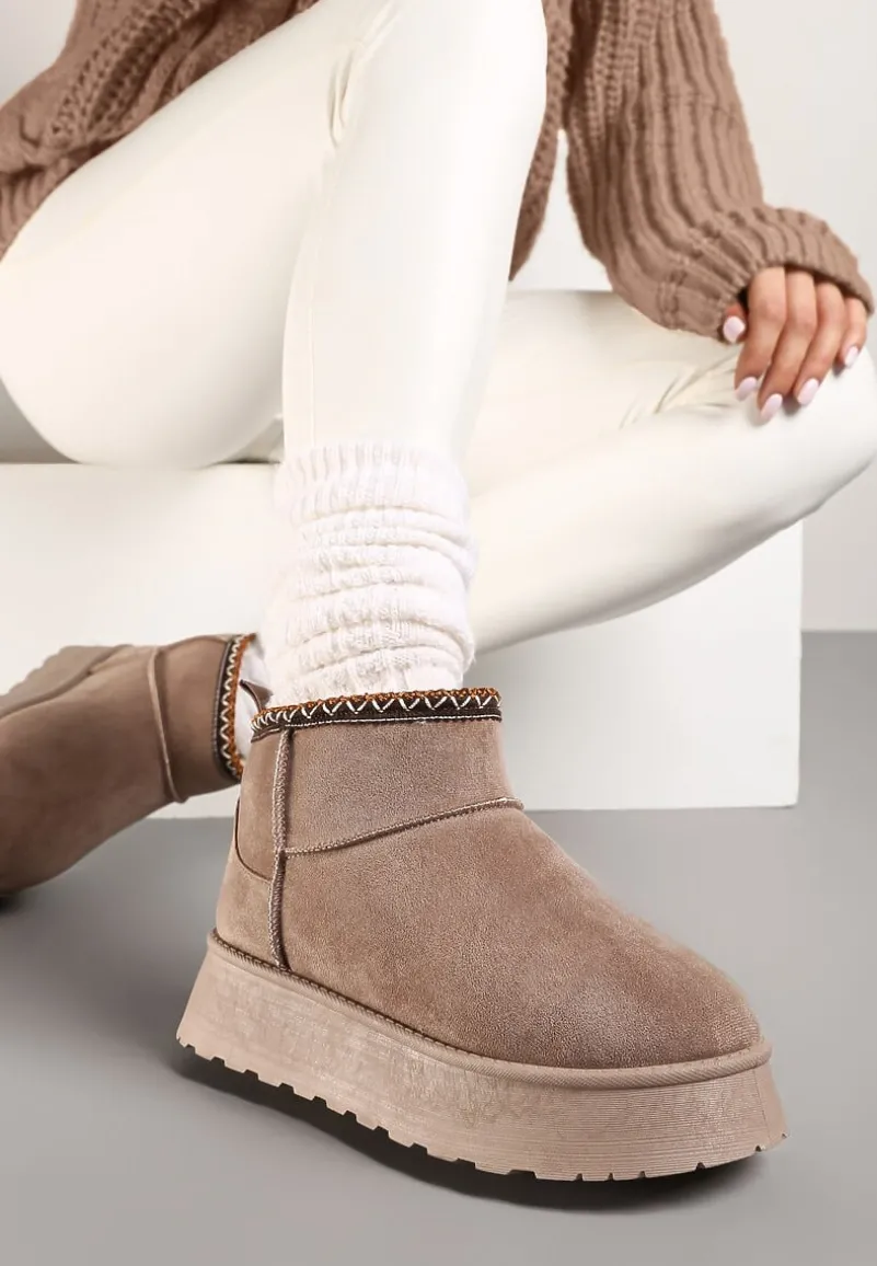 Ciemnobeżowe Śniegowce na Platformie Ozdobione Haftem Deccaria