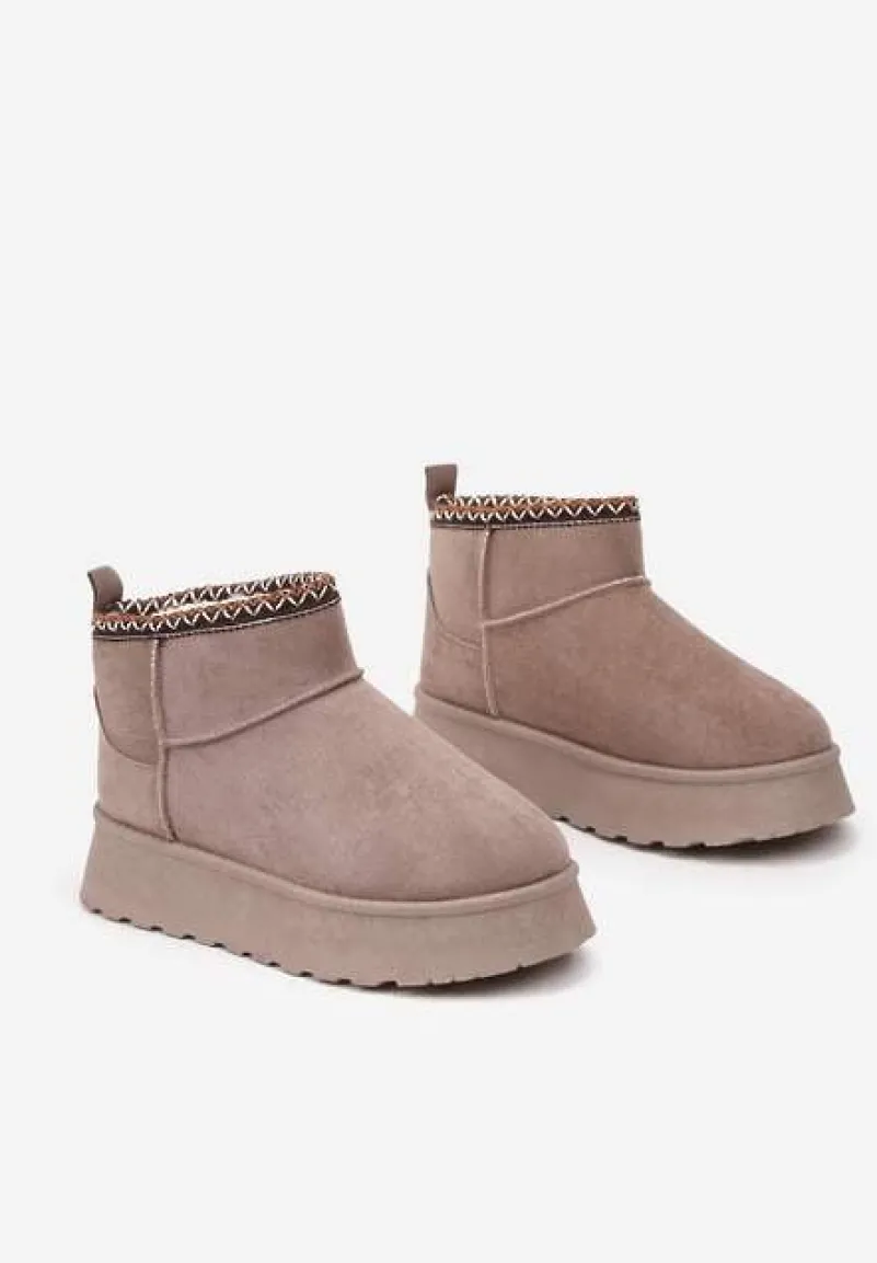 Ciemnobeżowe Śniegowce na Platformie Ozdobione Haftem Deccaria