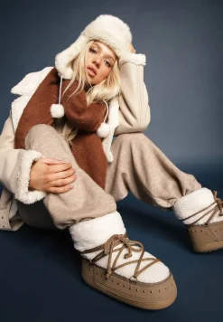 Ciemnobeżowe Śniegowce z Ozdobnym Sznurowaniem Ćwiekami i Futerkiem Covesa