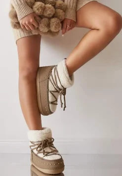 Ciemnobeżowe Śniegowce z Ozdobnym Sznurowaniem Ćwiekami i Futerkiem Covesa