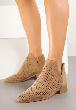Ciemnobeżowe Płaskie Botki Vices z Ażurową Cholewką Ozdobione Wycięciem Selanis