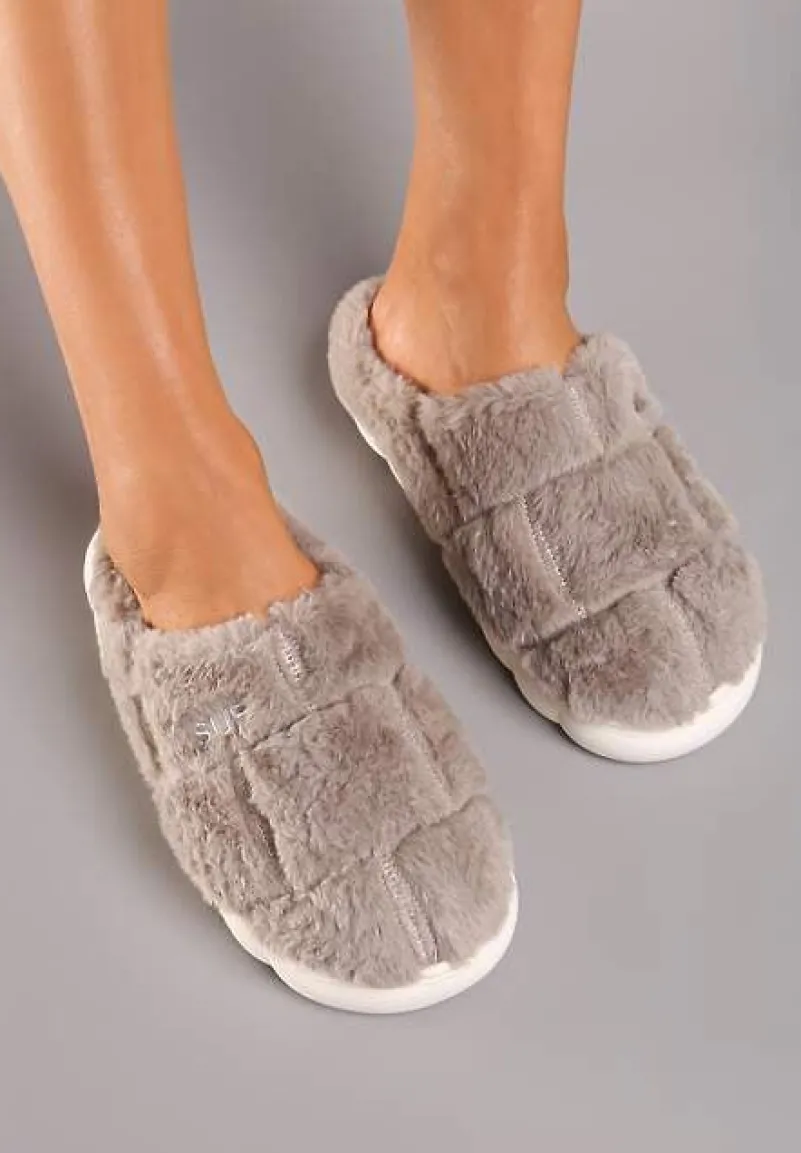 Ciemnobeżowe Płaskie Futrzane Kapcie z Geometrycznym Wzorem Naoritha