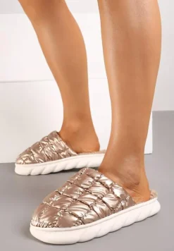 Ciemnobeżowe Płaskie Kapcie Vices Ozdobione Pikowaną Cholewką Aquintina