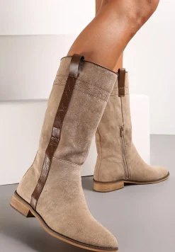 Ciemnobeżowe Płaskie Kozaki z Przeszyciami i Ozdobnym Paskiem z Ekoskóry Penome