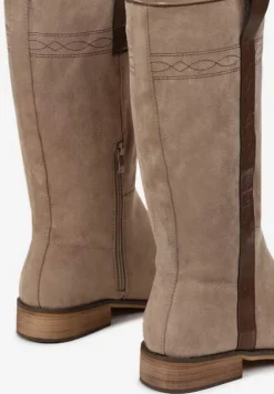 Ciemnobeżowe Płaskie Kozaki z Przeszyciami i Ozdobnym Paskiem z Ekoskóry Penome
