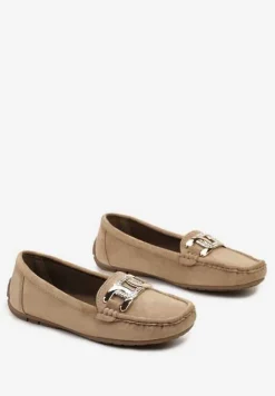 Ciemnobeżowe Płaskie Mokasyny z Ekozamszu Ozdobione Klamrą z Cyrkoniami Tailer