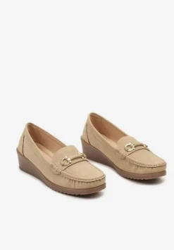 Ciemnobeżowe Półbuty Mokasyny na Koturnie z Metaliczną Ozdobą Dalisha