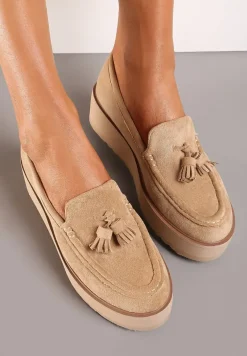 Ciemnobeżowe Półbuty na Niskiej Platformie z Przeszyciami i Ozdobnymi Chwostami Hiela