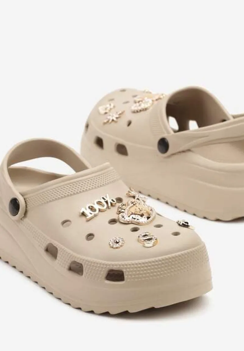 Ciemnobeżowe Piankowe Klapki Chodaki Ozdobione Przypinkami Sanilva