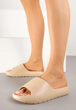 Ciemnobeżowe Piankowe Klapki z Gładkim Wykończeniem Sonira