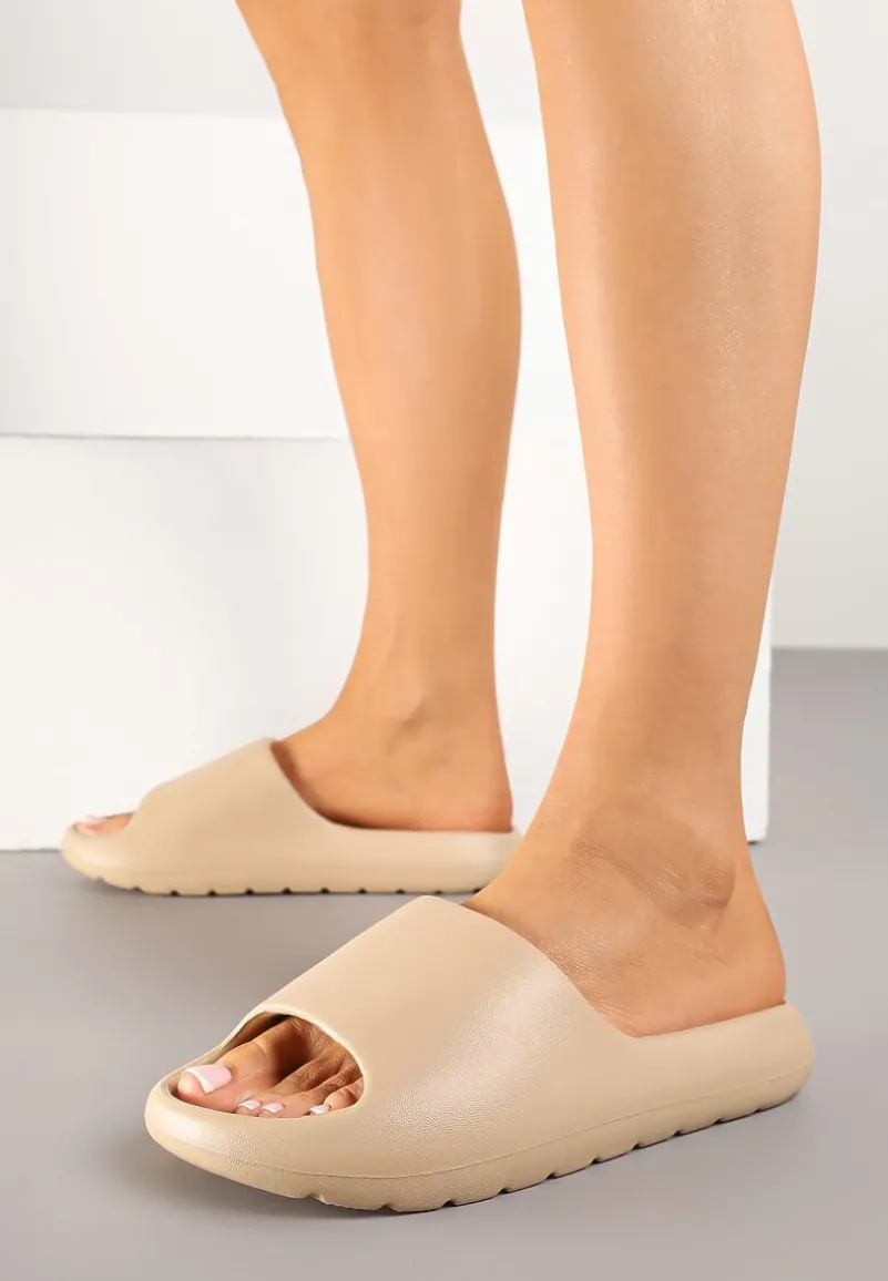 Ciemnobeżowe Piankowe Klapki z Gładkim Wykończeniem Sonira