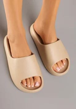 Ciemnobeżowe Piankowe Klapki z Gładkim Wykończeniem Sonira