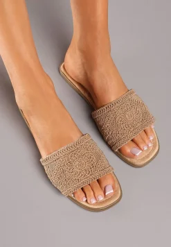Ciemnobeżowe Plecione Klapki na Płaskiej Podeszwie w Stylu Boho Evielle