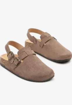 Ciemnobeżowe Sandały Chodaki z Ozdobną Klamerką i Paskiem Senelra