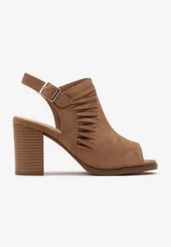 Ciemnobeżowe Sandały Peep Toe na Słupku z Ozdobnymi Wycięciami i Sprzączką Riavia