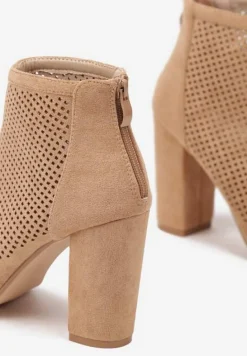 Ciemnobeżowe Sandały Vices na Słupku z Ażurową Cholewką i Odkrytymi Noskami Uliri