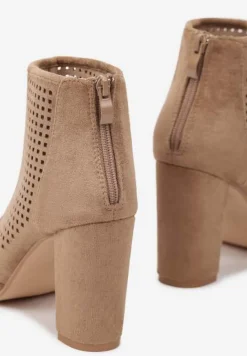 Ciemnobeżowe Sandały Vices na Słupku z Ażurową Cholewką Felilina