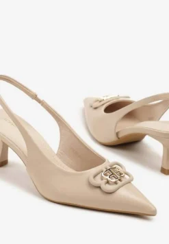 Ciemnobeżowe Sandały Vices na Kaczuszce Typu Slingback Ozdobione Metaliczną Aplikacją Lilarunea