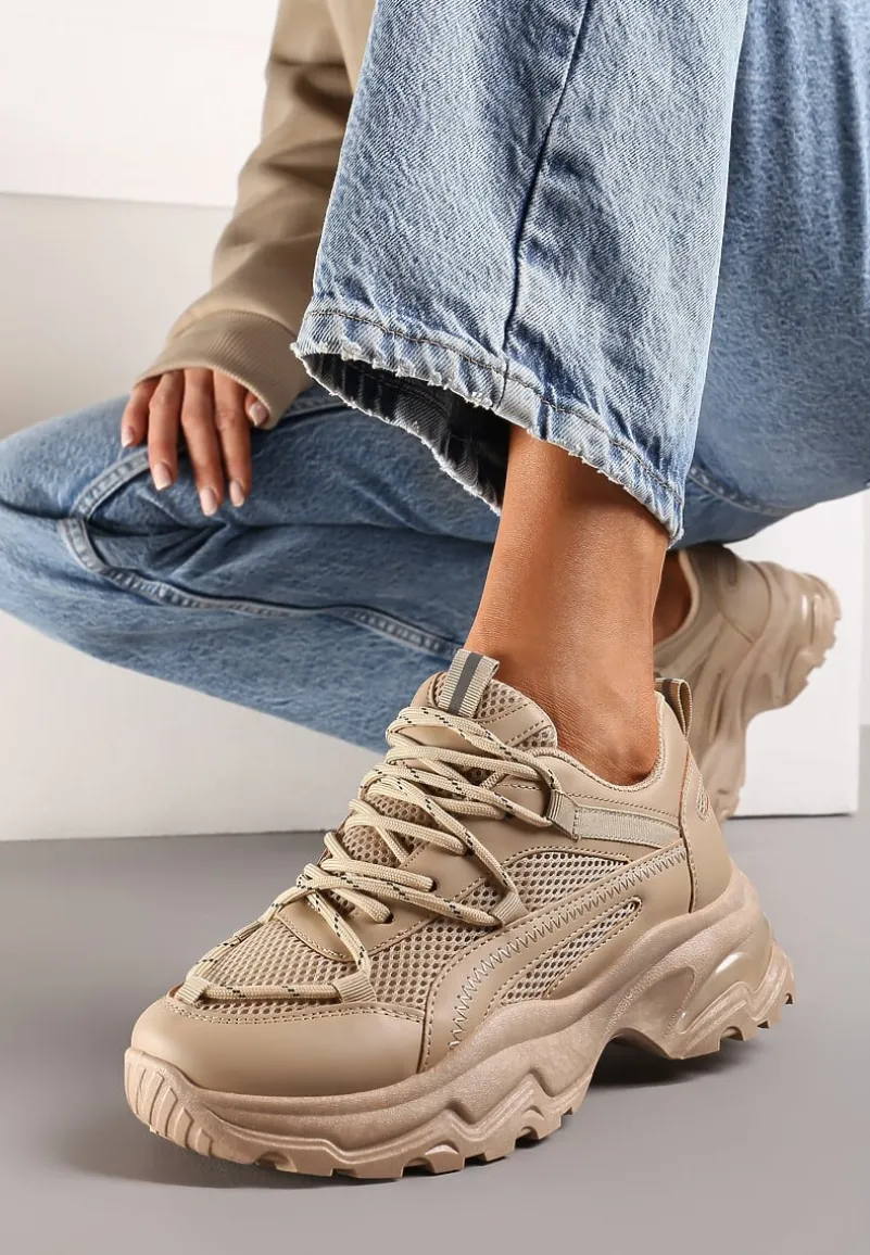Ciemnobeżowe Sneakersy na Masywnej Podeszwie z Siateczkowym Wstawkami i Ozdobnymi Sznurówkami Ollavia