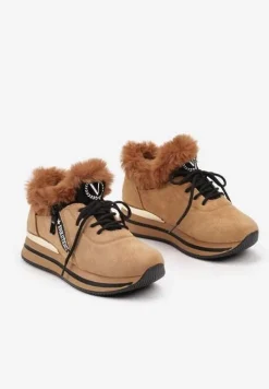 Ciemnobeżowe Sneakersy na Płaskiej Podeszwie z Napisem i Futerkiem Taricea