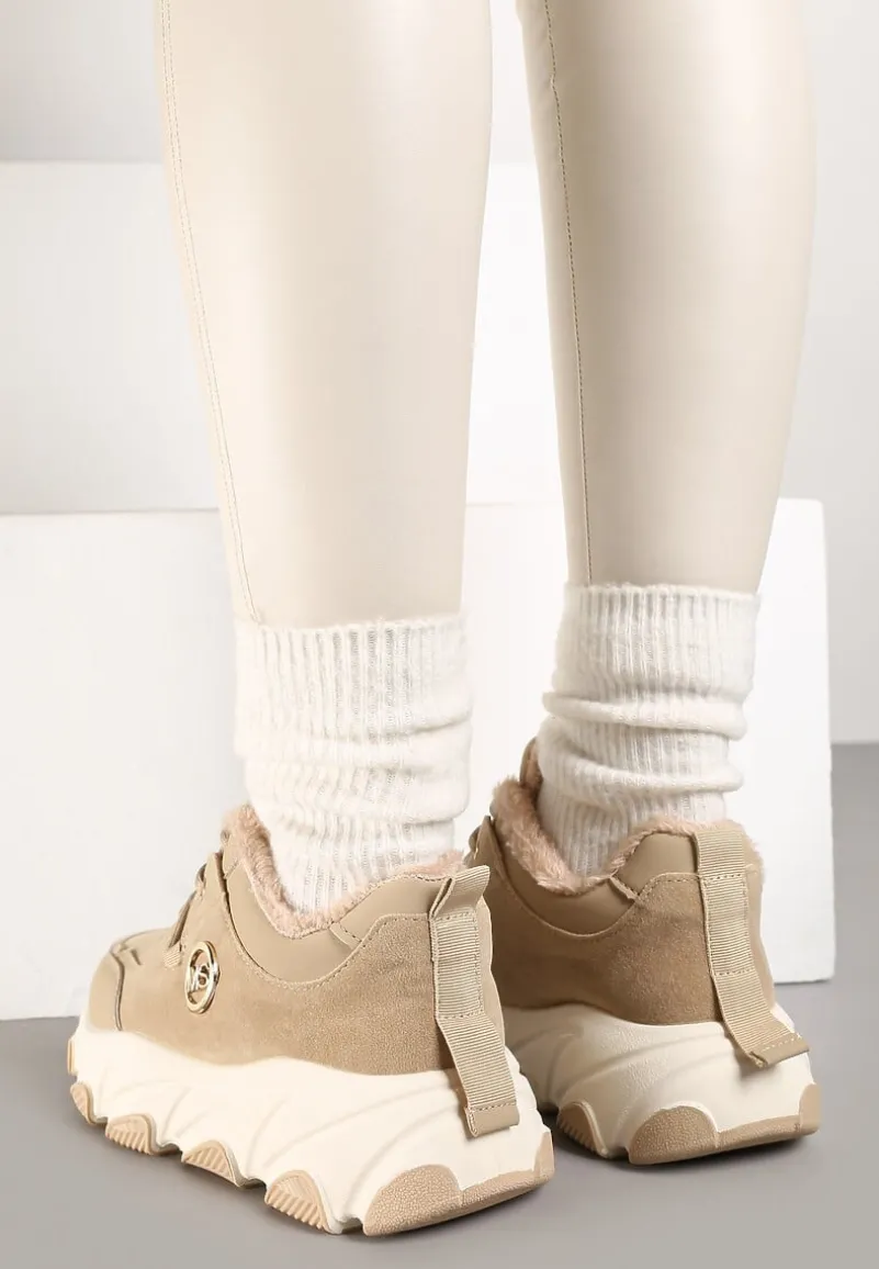 Ciemnobeżowe Sneakersy na Tłoczonej Podeszwie z Futrzaną Wyściółką Doreti