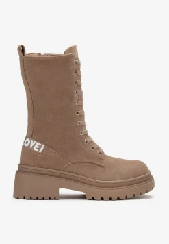 Ciemnobeżowe Sznurowane Botki na Płaskiej Podeszwie do Połowy Łydki z Imitacji Zamszu Sumeir
