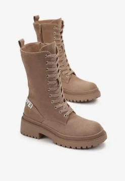 Ciemnobeżowe Sznurowane Botki na Płaskiej Podeszwie do Połowy Łydki z Imitacji Zamszu Sumeir