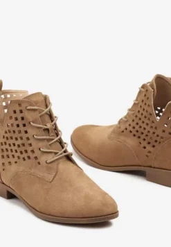 Ciemnobeżowe Sznurowane Botki Vices ze Skórzaną Wkładką i Ażurową Cholewką za Kostkę i Wycięciem Tlixa