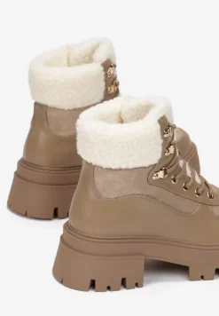 Ciemnobeżowe Sznurowane Traperki na Płaskiej Podeszwie z Futerkiem Alita