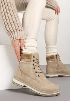 Ciemnobeżowe Sznurowane Trapery na Płaskiej Podeszwie Ozdobione Tłoczeniem Brenneth